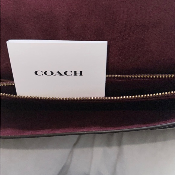 Coach crossbody adjustable straps perfect bag for fall season. Brand new - Picture 3 of 7